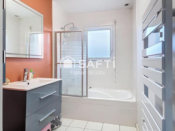 Pavillon de plain-pied de 106 m2 habitable, parfaitement entretenu, lumineux et idéalement localisé