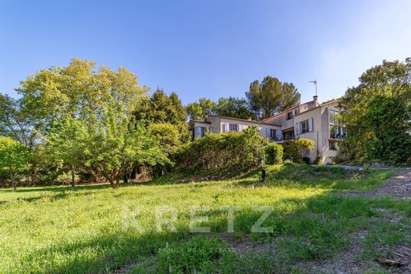 Propriété de 359m² sur 8000m² de terrain en centre-ville