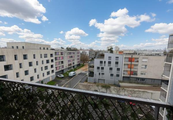 T2 de 44 m2 avec grand balcon + parking   Vendu loué   Idéal