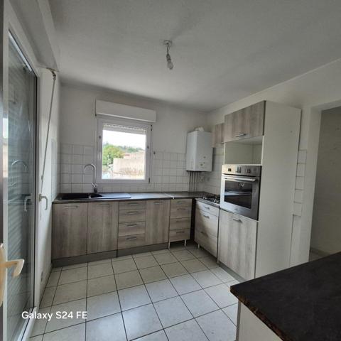 BOUJAN SUR LIBRON - APPARTEMENT T3 1ER ETAGE - 66 M² - PARKING