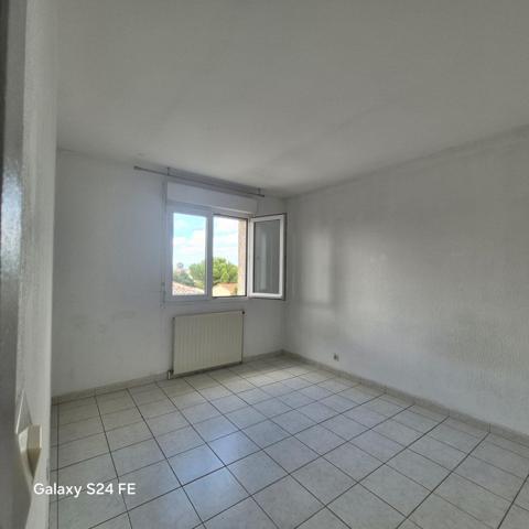 BOUJAN SUR LIBRON - APPARTEMENT T3 1ER ETAGE - 66 M² - PARKING