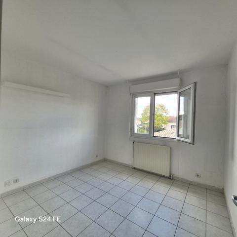 BOUJAN SUR LIBRON - APPARTEMENT T3 1ER ETAGE - 66 M² - PARKING