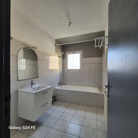 BOUJAN SUR LIBRON - APPARTEMENT T3 1ER ETAGE - 66 M² - PARKING