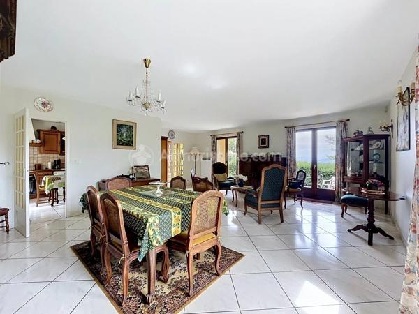 Vente                                                      Maison
                        
                     6 pièces                      140 m2                     à Chanonat