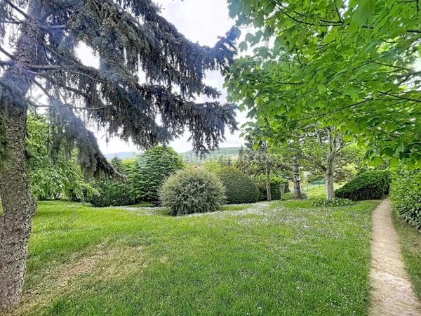 Vente                                                      Maison
                        
                     6 pièces                      140 m2                     à Chanonat