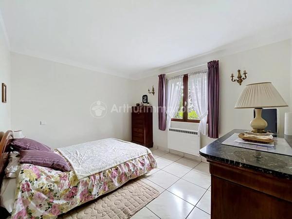 Vente                                                      Maison
                        
                     6 pièces                      140 m2                     à Chanonat