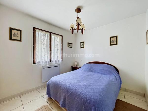 Vente                                                      Maison
                        
                     6 pièces                      140 m2                     à Chanonat