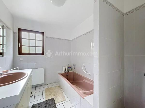 Vente                                                      Maison
                        
                     6 pièces                      140 m2                     à Chanonat