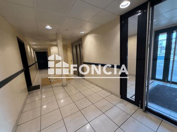 Location Appartement 2 pièces 38.99 m² - Champagne Au Mont 69410