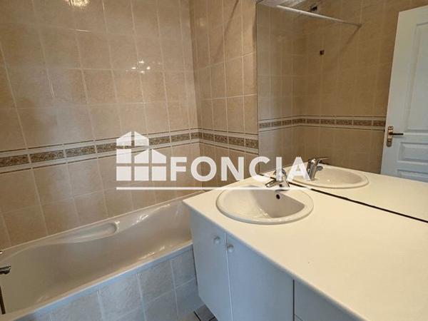 Location Appartement 2 pièces 38.99 m² - Champagne Au Mont 69410