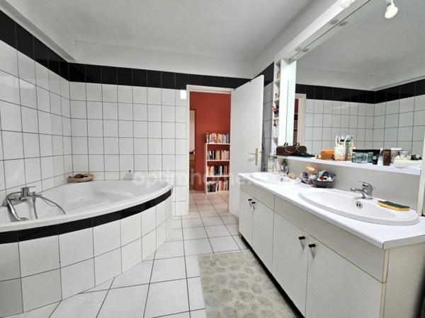 Maison de 156 m² Charme de la pierre et beaux volumes au cœur de L'Houmeau  ANGOULEME (16)
