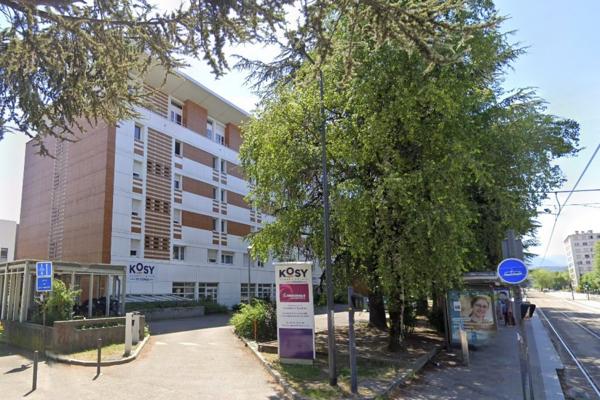 INVESTISSEMENT LOCATIF  GRENOBLE  Résidence tourisme Kosy Les Cèdres  7,01 % de rentabilité