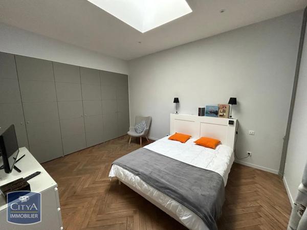 Appartement à louer 3 pièces 145m²