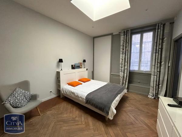 Appartement à louer 3 pièces 145m²