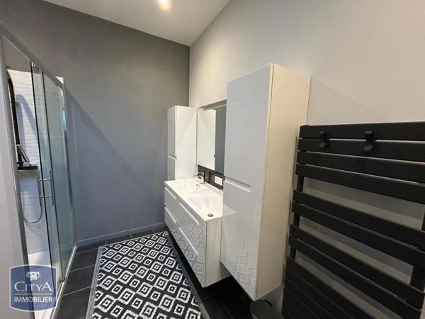 Appartement à louer 3 pièces 145m²