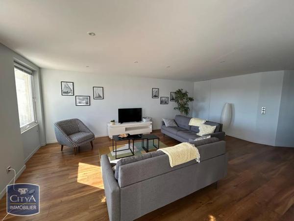 Appartement à louer 3 pièces 145m²