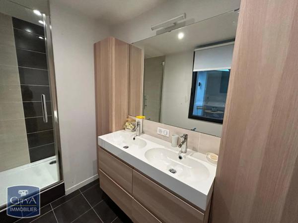 Appartement à louer 3 pièces 145m²