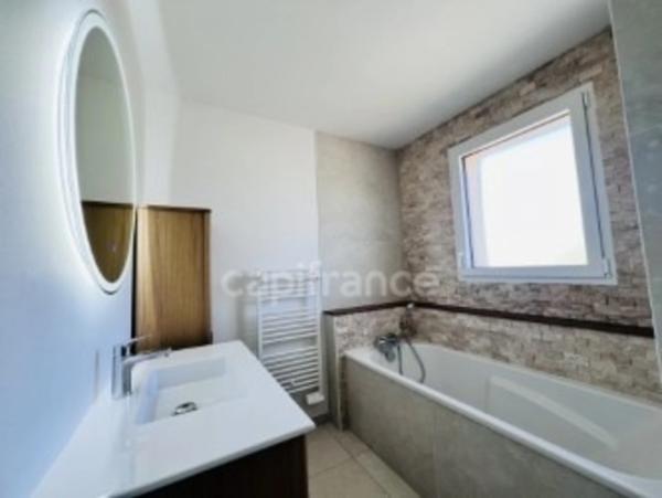 MAISON FAMILIALE NEUVE AVEC 5 CHAMBRES, GARAGE ET JARDIN CLÉ EN MAIN