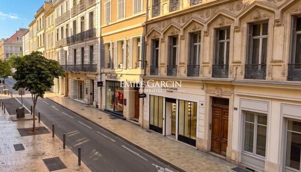 À vendre - Appartement à réinventer de 136 m² avec extérieur - Centre ville de Marseille - 13006