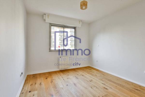 Appartement lumineux avec balcon et cave : Résidence sénior Le
