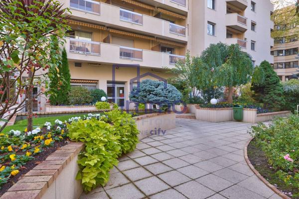 Appartement lumineux avec balcon et cave : Résidence sénior Le