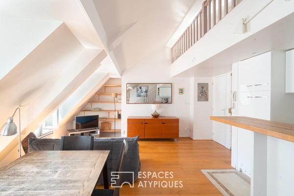 Appartement en dernier étage lumineux à deux pas de la Place des Vosges
