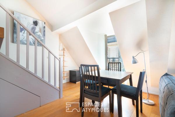 Appartement en dernier étage lumineux à deux pas de la Place des Vosges