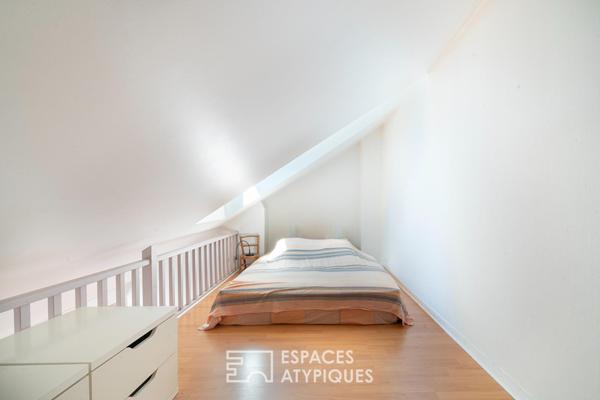 Appartement en dernier étage lumineux à deux pas de la Place des Vosges