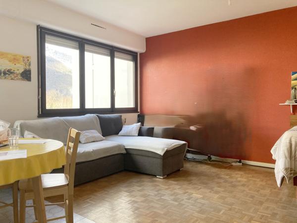 ALBIGNY   Grand studio avec potentiel, à deux pas du lac d'A