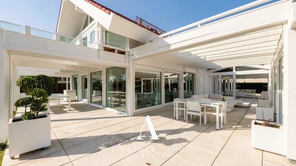 Villa d’Exception T7 Piscine Sous-Sol Aménagé Prestations Haut de Gamme Prévessin-Moëns 01280