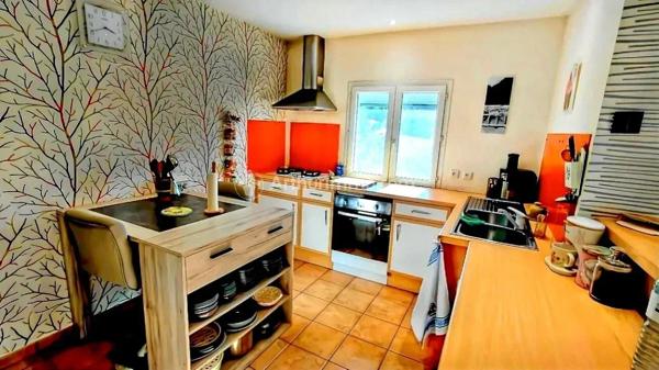 Vente                                                      Maison
                        
                     5 pièces                      129 m2                     à Castres