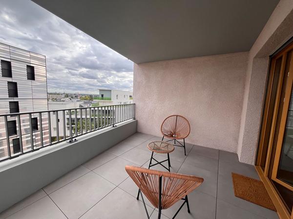 A LOUER - Appartement meublé de type 3 avec terrasse et parking Hauts de St Aubin