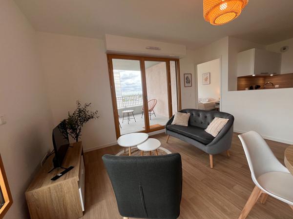A LOUER - Appartement meublé de type 3 avec terrasse et parking Hauts de St Aubin