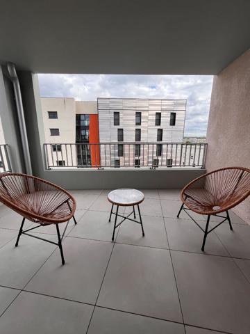 A LOUER - Appartement meublé de type 3 avec terrasse et parking Hauts de St Aubin
