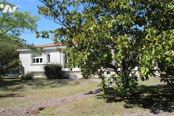 NIORT CENTRE VILLE, BELLE MAISON DE TYPE 5 A FORT POTENTIELAVEC PARC SANS VIS-A-VIS .