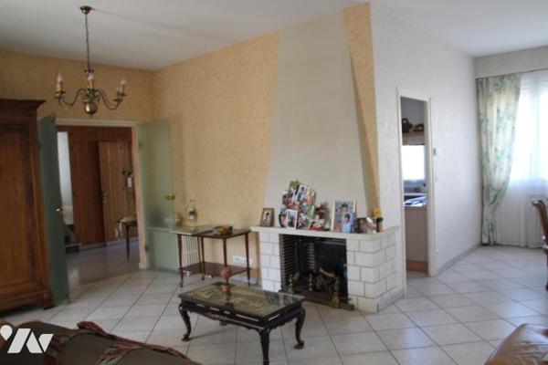 NIORT CENTRE VILLE, BELLE MAISON DE TYPE 5 A FORT POTENTIELAVEC PARC SANS VIS-A-VIS .