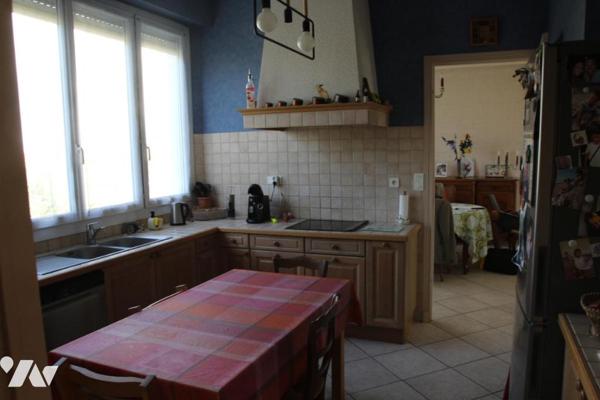 NIORT CENTRE VILLE, BELLE MAISON DE TYPE 5 A FORT POTENTIELAVEC PARC SANS VIS-A-VIS .