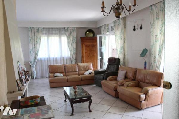 NIORT CENTRE VILLE, BELLE MAISON DE TYPE 5 A FORT POTENTIELAVEC PARC SANS VIS-A-VIS .