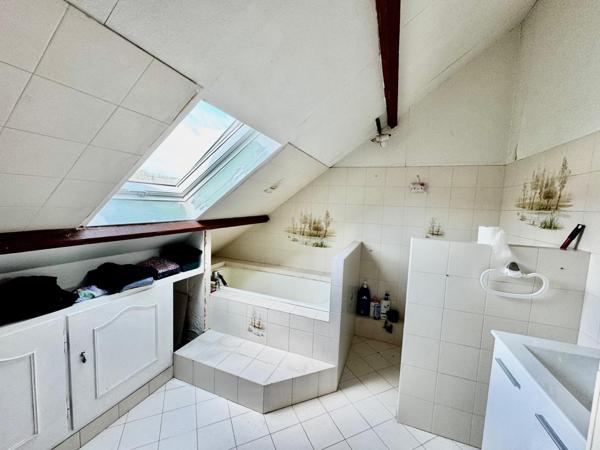 Maison individuelle 119 m2 - 725 m2 terrain- 3 chambres- sous-sol total- Rosny-sur-Seine