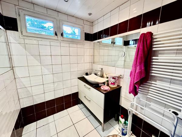 Maison individuelle 119 m2 - 725 m2 terrain- 3 chambres- sous-sol total- Rosny-sur-Seine