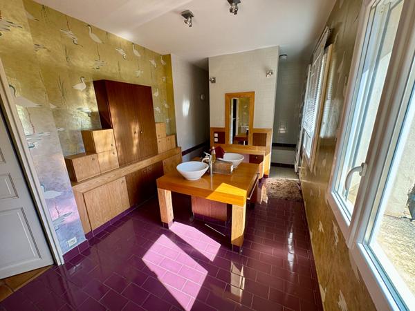 Maison NIMES 11 pièce(s) 558.40 m2