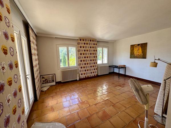 Maison NIMES 11 pièce(s) 558.40 m2