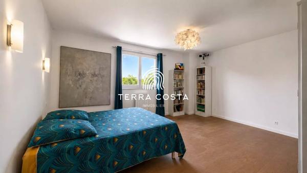 MAISON 210 m² + TERRAIN 10 000 m²