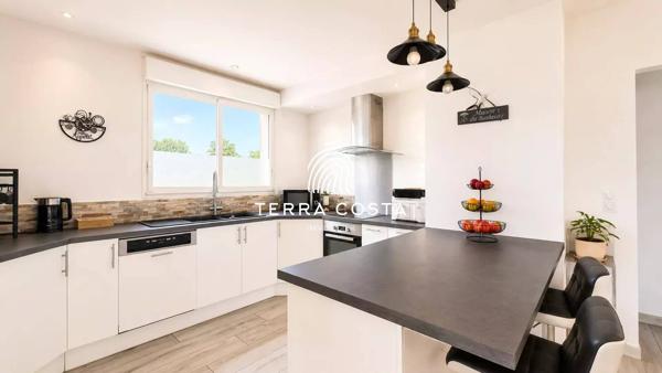 MAISON 210 m² + TERRAIN 10 000 m²