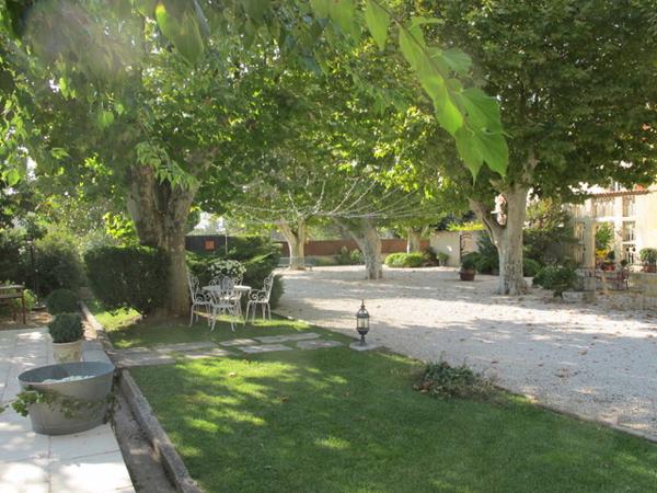 Pernes-les-Fontaines (84210) Propriété parfaite pour évenmentiel et séminaire avec 10 logements