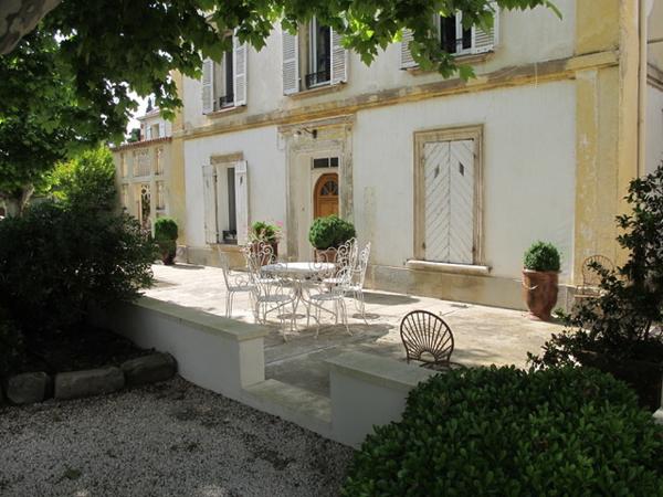 Pernes-les-Fontaines (84210) Propriété parfaite pour évenmentiel et séminaire avec 10 logements