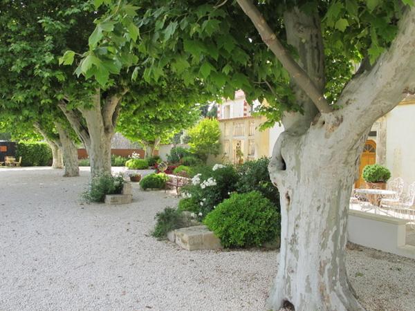 Pernes-les-Fontaines (84210) Propriété parfaite pour évenmentiel et séminaire avec 10 logements