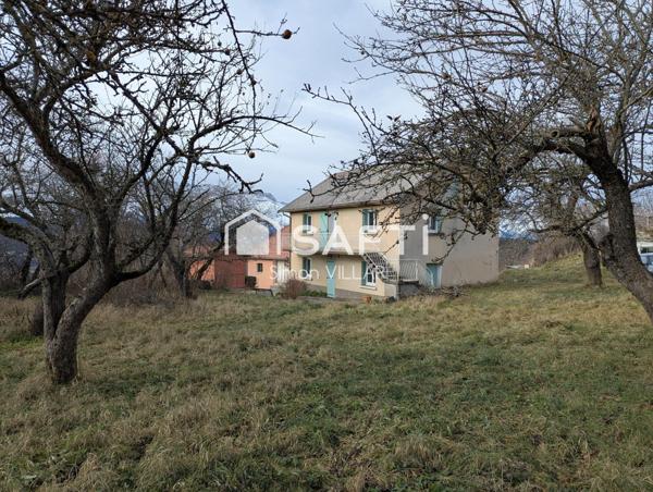 Maison avec bien exposé avec une vue dégagée