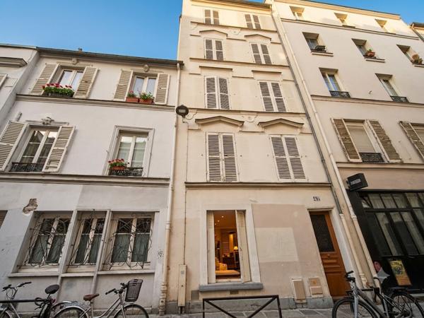 MONTMARTRE - Un studio traversant entre Blanche et les Abbesses