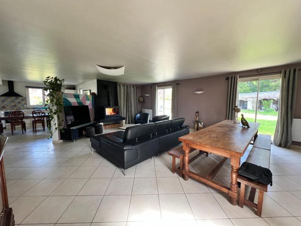 Vaste maison de 250 m² sur un terrain de 1000 m²